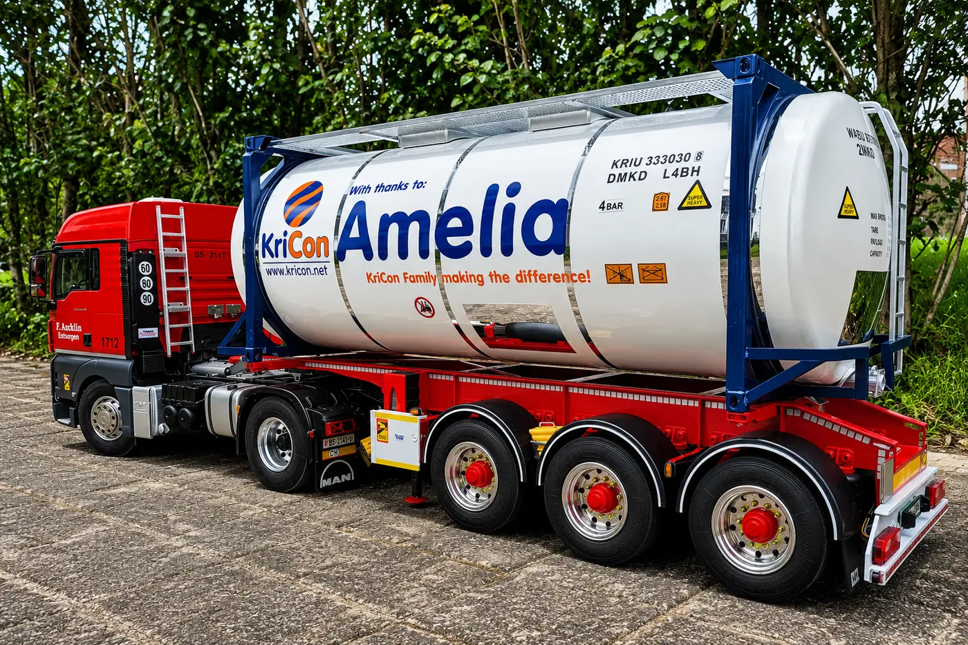 Blick in die Modellbau-Werkstatt für Tankcontainer